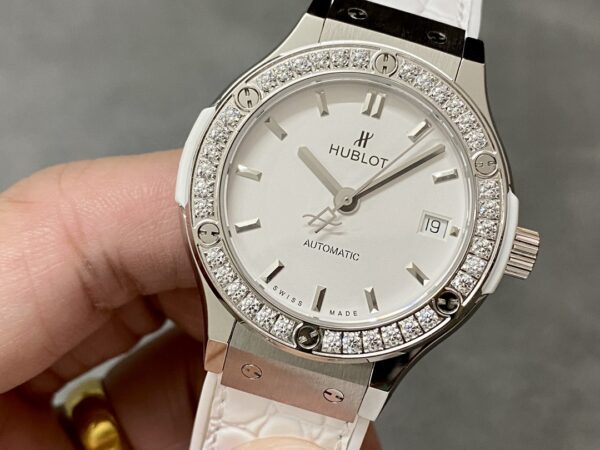 Hublot Classic Fusion Automatic 542.NE.2010.LR.1204 - Image 5