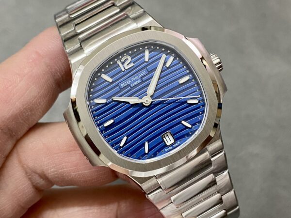 Patek Philippe Ladies Nautilus Blue Dial and Grey Dial 7118 1A 001 35.2mm - Image 5