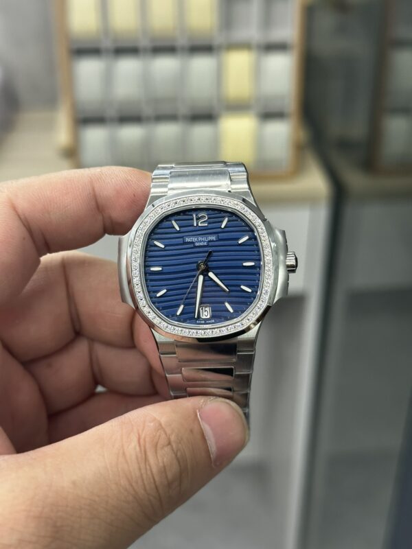 Patek Philippe Nautilus Ladies Stainless Steel Blue Dial 7118 1200A 001 35mm - Image 2