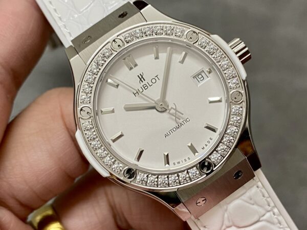 Hublot Classic Fusion Automatic 542.NE.2010.LR.1204 - Image 4