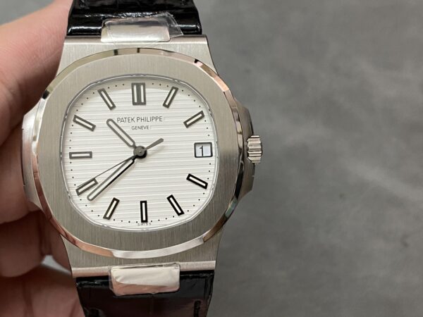 Patek Philippe Nautilus 5711 1A 40mm Mens Replica Watch - Image 3