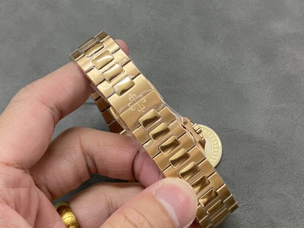 Replica Patek Philippe Nautilus 5712 1R 001 40mm Mens Watch - Image 11