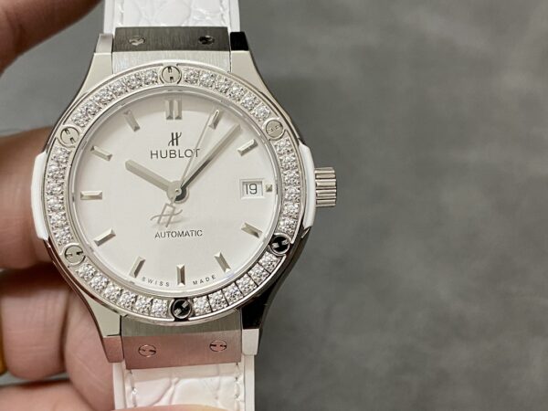 Hublot Classic Fusion Automatic 542.NE.2010.LR.1204 - Image 3