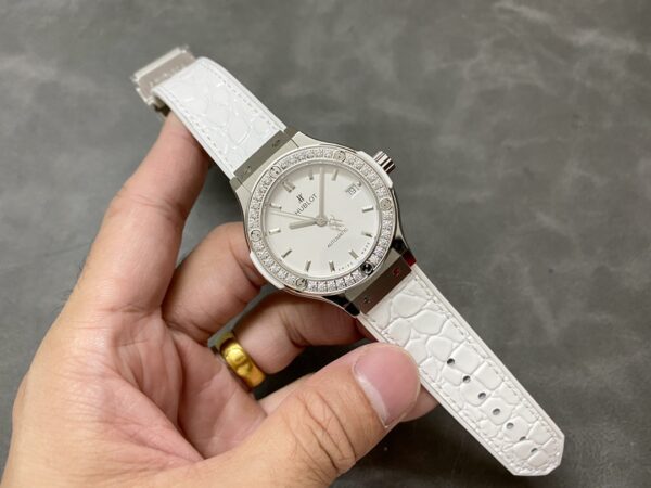 Hublot Classic Fusion Automatic 542.NE.2010.LR.1204 - Image 6